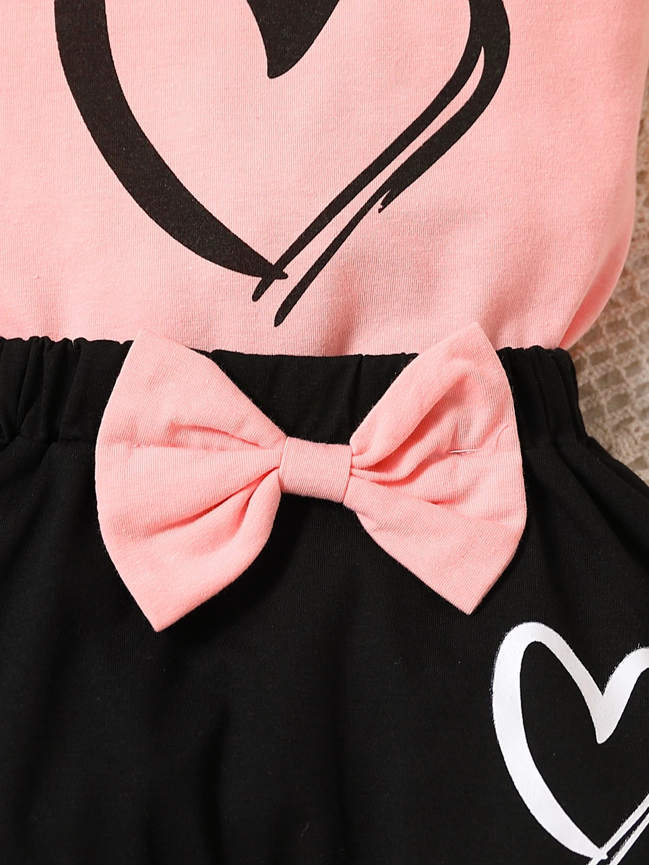 Two piece set of cute round neck love printed triangle jumpsuit and bow decoration shorts for baby girls in summer