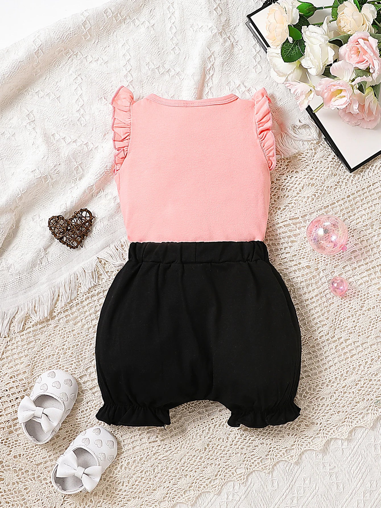 Two piece set of cute round neck love printed triangle jumpsuit and bow decoration shorts for baby girls in summer