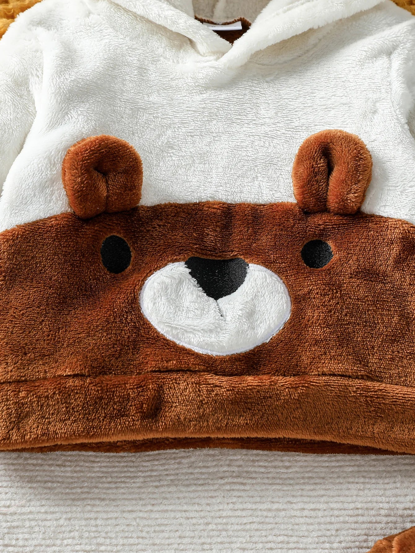 Cute Baby Boys and Girls 2PCS Clothing Set Cartoon Pattern Hooded Long Sleeved Plush Suit Winter Warm Outfit for 0-1Y