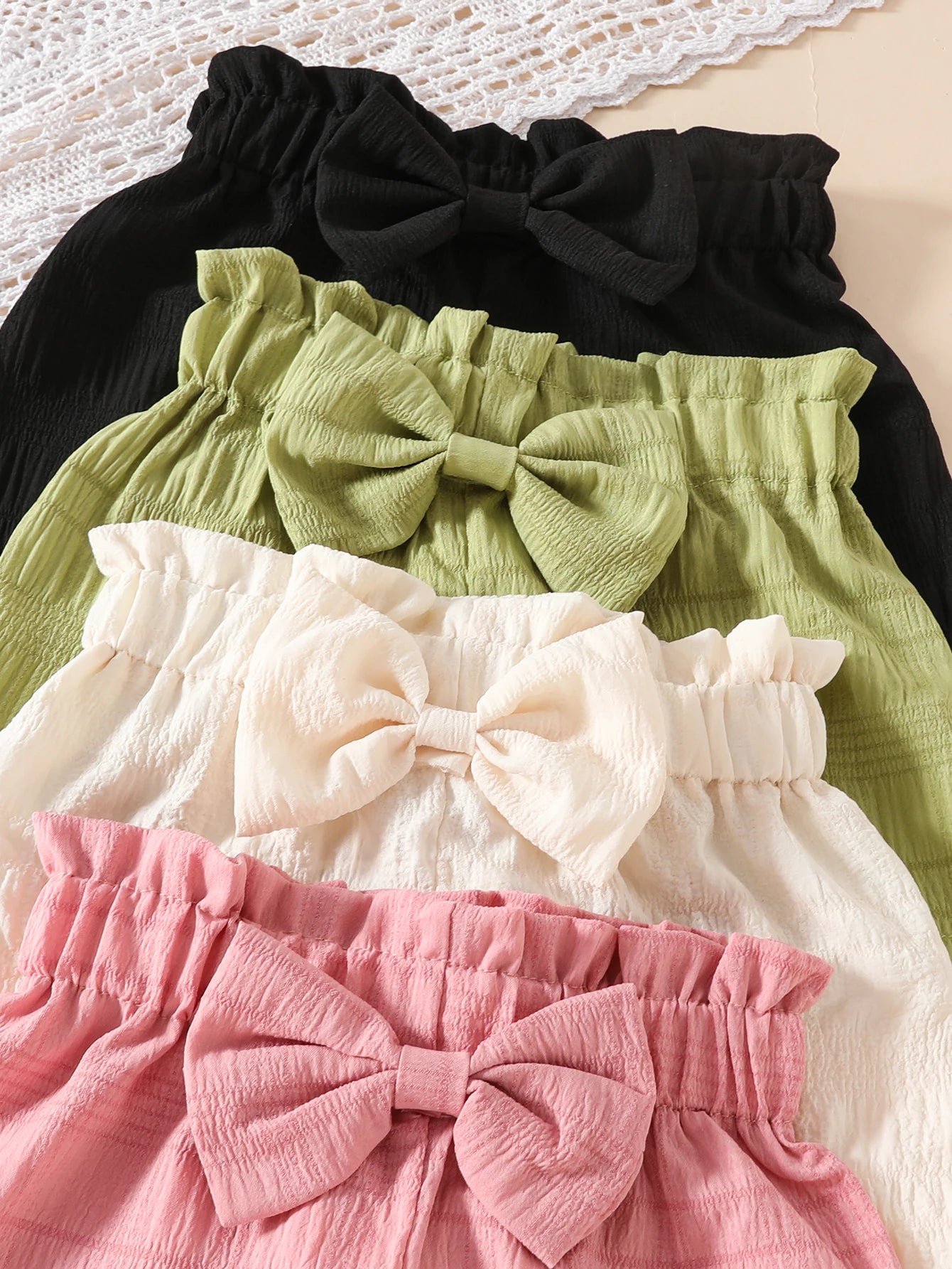 Girls' Casual Solid Color Polyester Shorts with 3D Bow Detail, Regular Fit Woven Fabric for Spring/Summer - 95% Polyester,