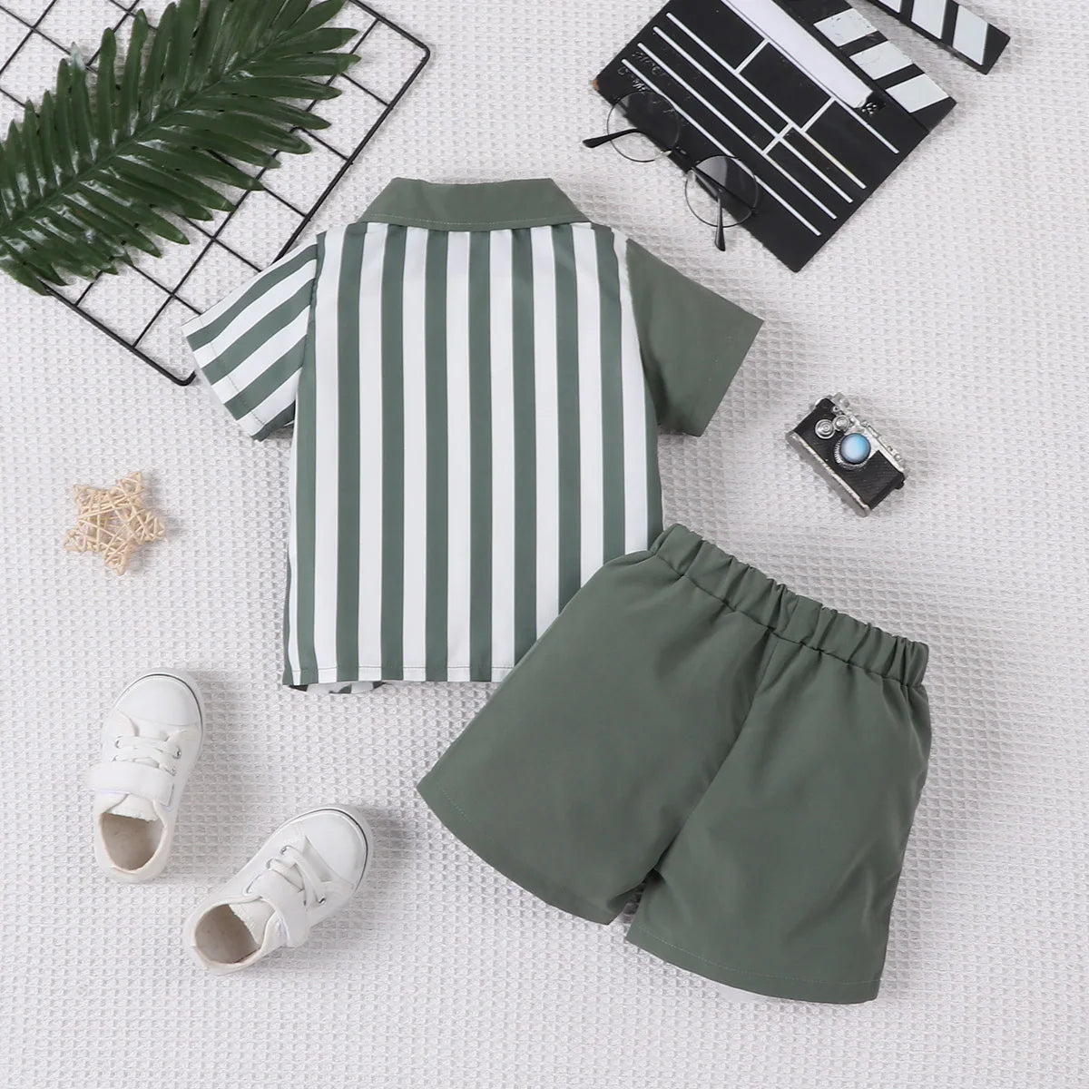 Set of fashionable and casual solid color splicing short sleeved shirt top and shorts for baby boys, summer