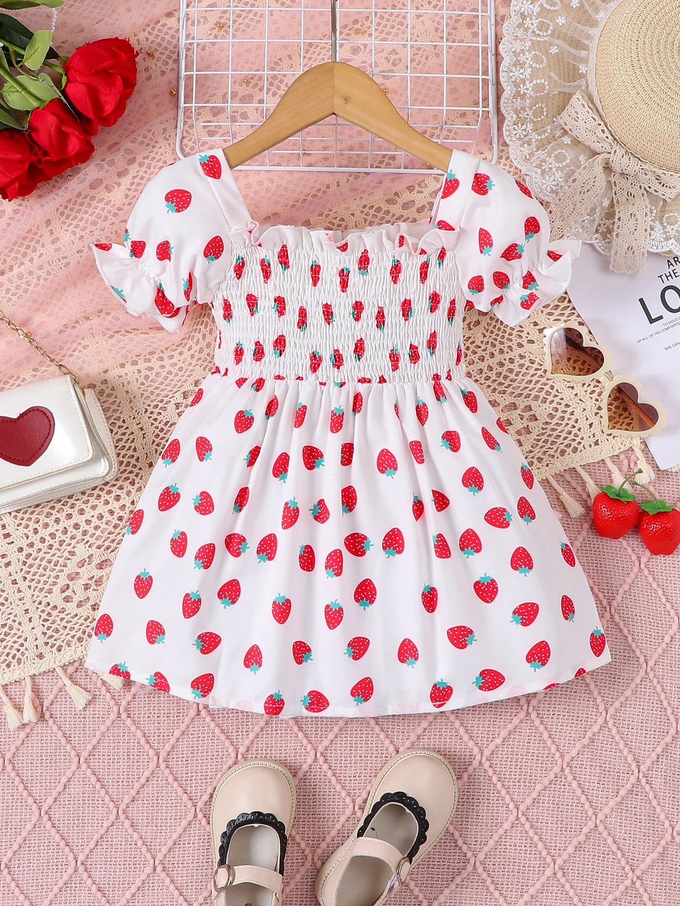 Single piece baby girl baby fashionable, sweet and cute short sleeved bubble sleeve strawberry print dress for summer