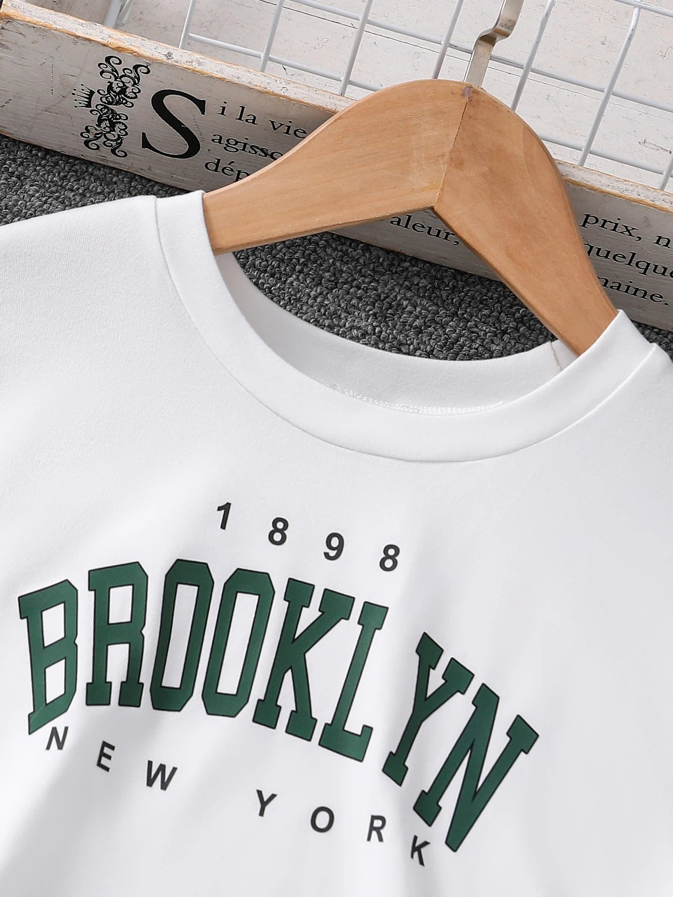 Spring/summer children's fashion trend Girls Athleisure basic three-piece letter print T-shirt Solid color halter vest sweatpant