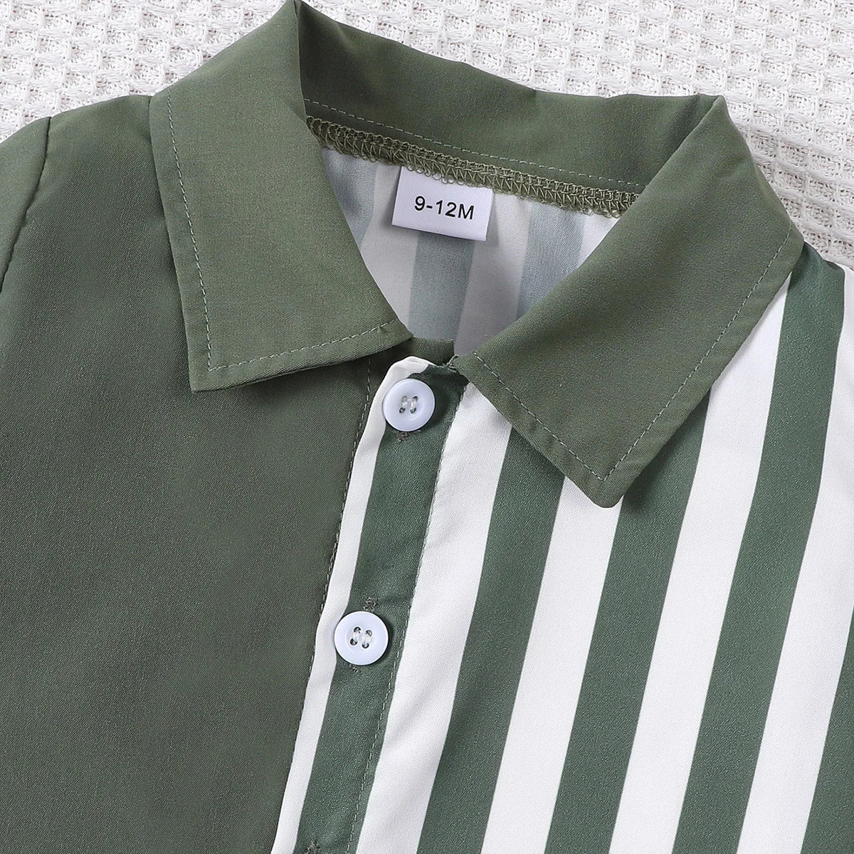 Set of fashionable and casual solid color splicing short sleeved shirt top and shorts for baby boys, summer